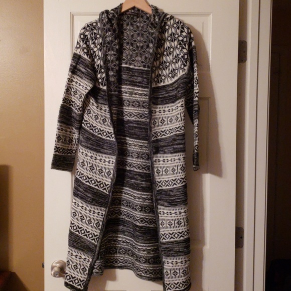 Voice of California Sweaters - Hooded black and white duster - sweater material